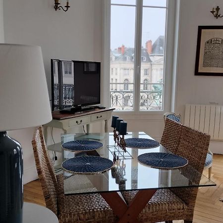 Appartement F3 Au Balcon De La Place Du Martroi Orleans Exterior photo