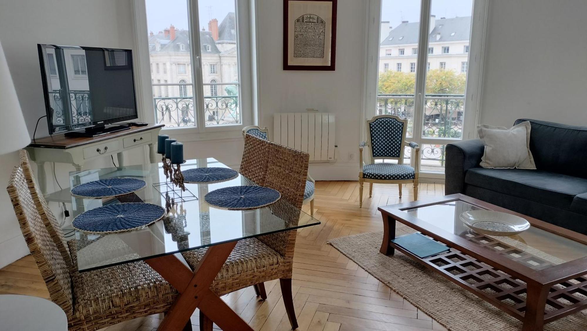 Appartement F3 Au Balcon De La Place Du Martroi Orleans Exterior photo